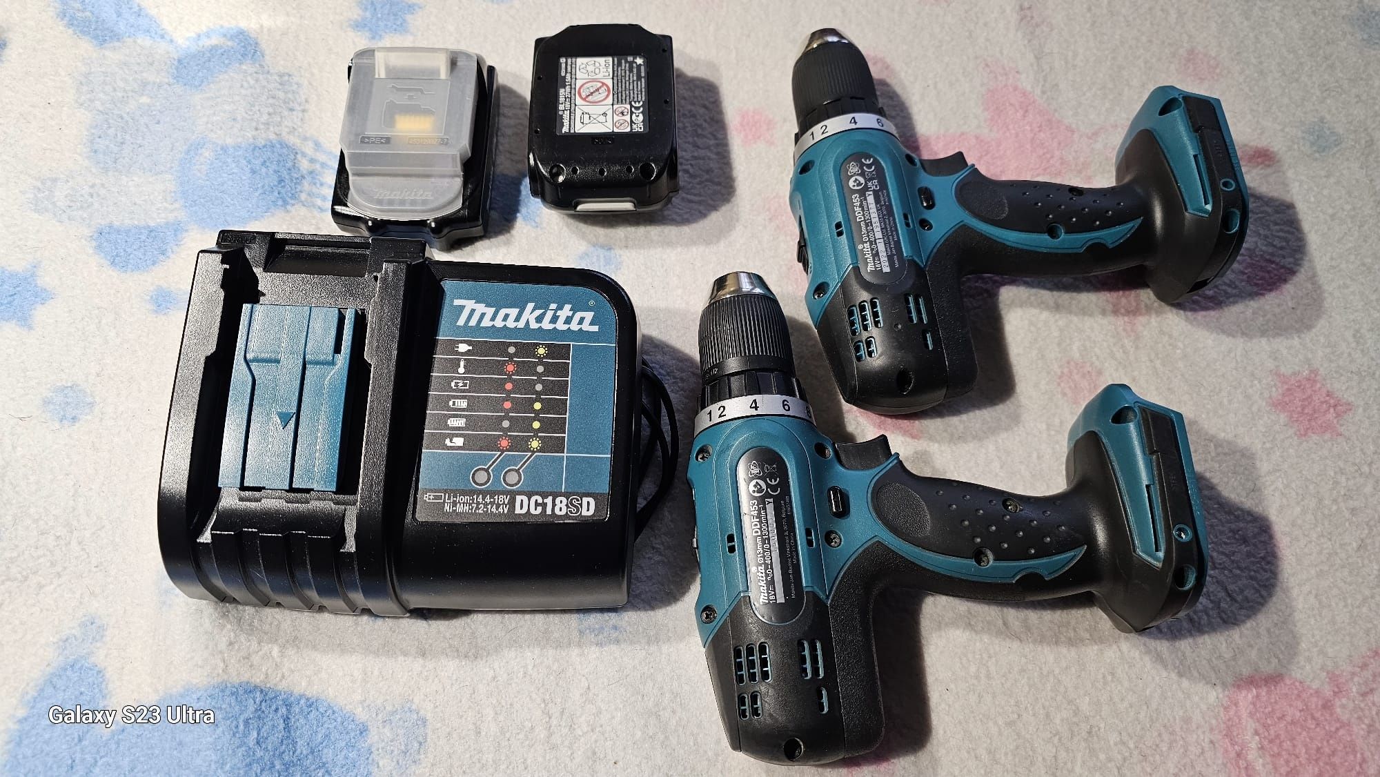 Zestaw dwóch wkrętarek Makita DDF 453