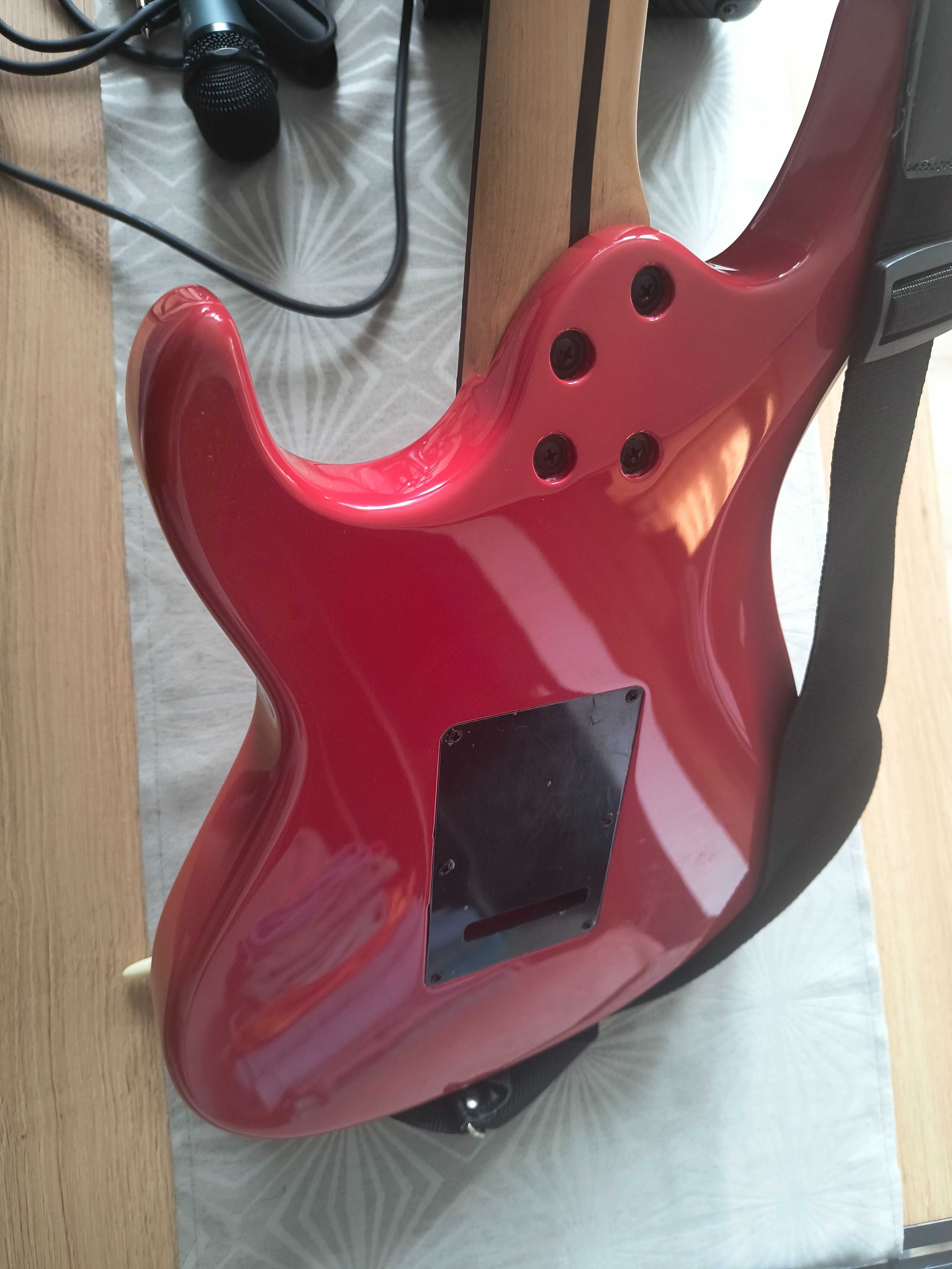 gitara elektryczna, wzmacniacz gitarowy Marshall, mikrofon, komplet