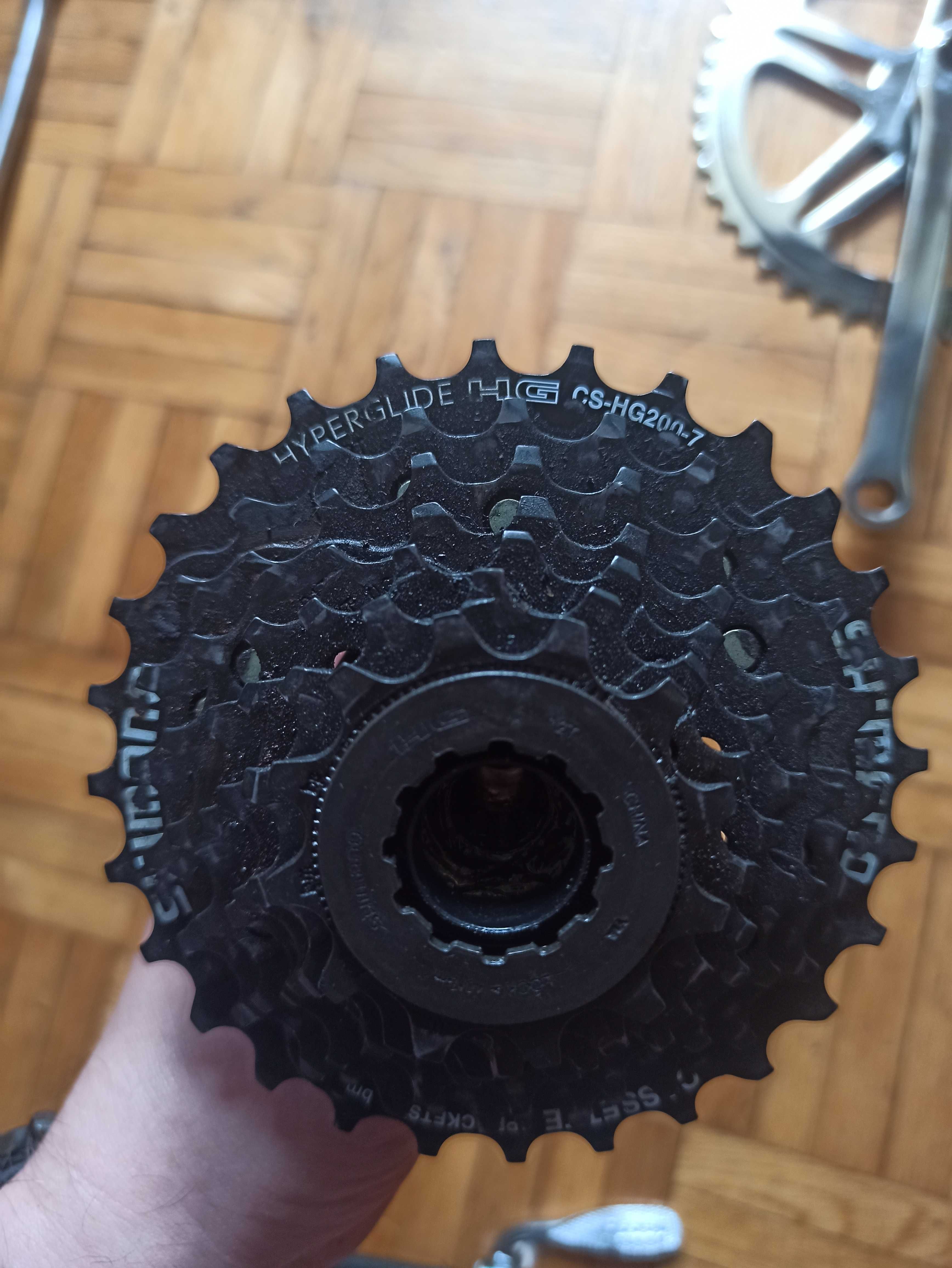 Części rowerowe pozostałe po renowacji - kaseta shimano, korba na klin