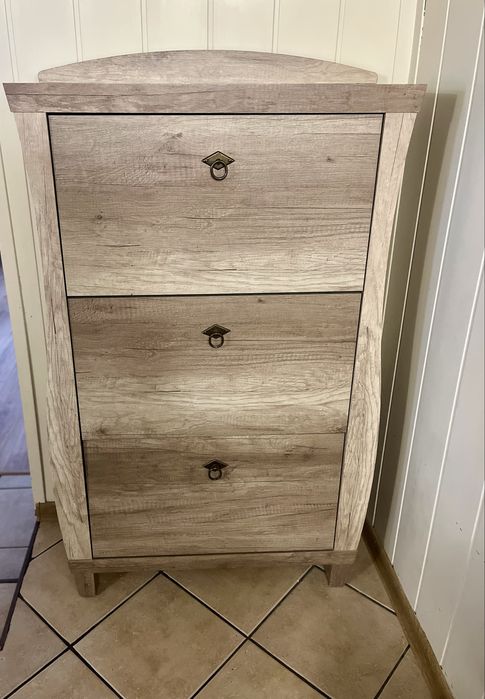 Piękna szafka na buty komoda w stylu retro