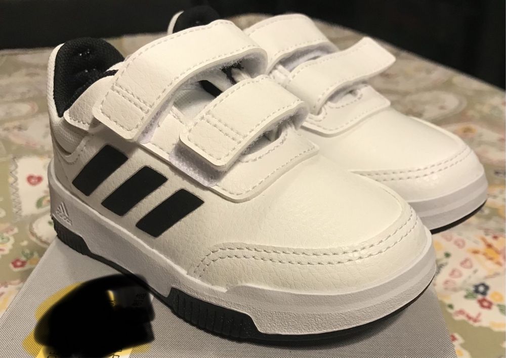Tenis adidas n24