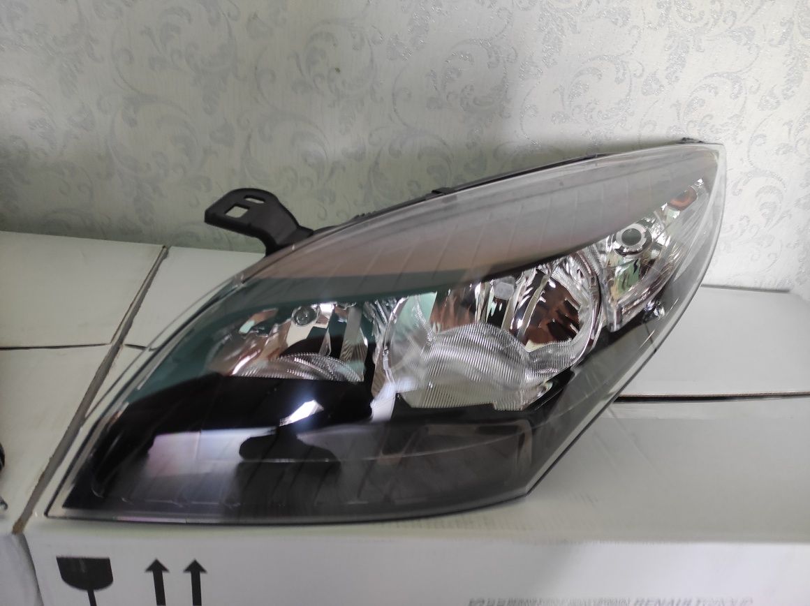Фара фари Рено Меган 3 renault megane 3 260602545R.  260102973R