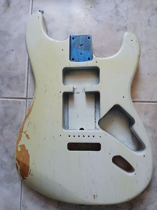 Stratocaster corpo sólido em Alder