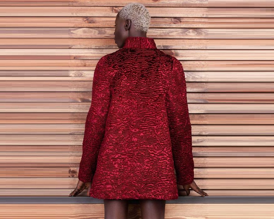 Жіноче пальто FURAMUR з еко-хутра Tissavel. Штучне хутро - Каракуль