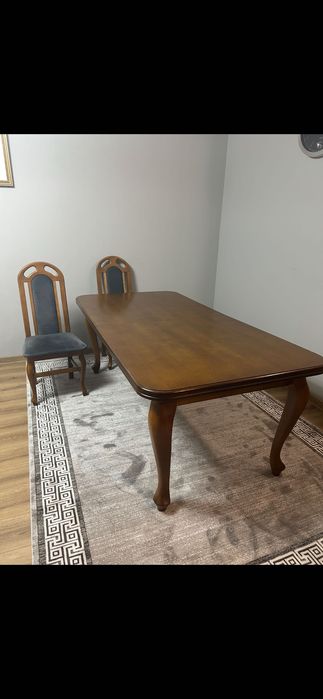 Stół z krzesłami do pokoju