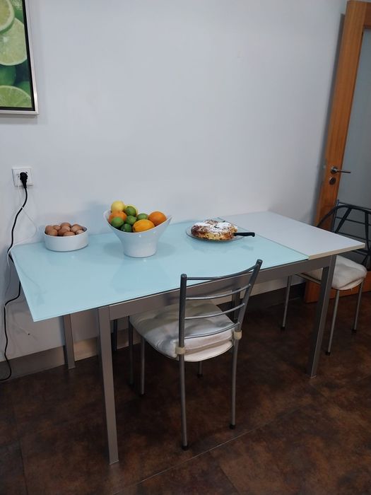 Mesa de cozinha com 3 cadeiras