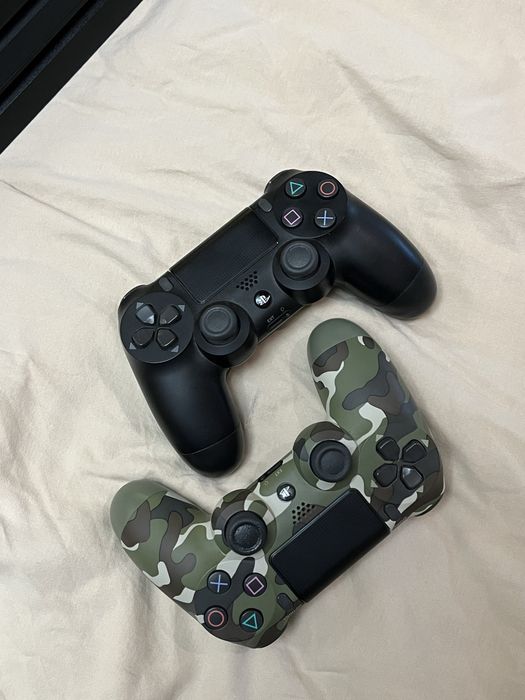 Продам PlayStation 4 Pro 1TB + 2 джойстика