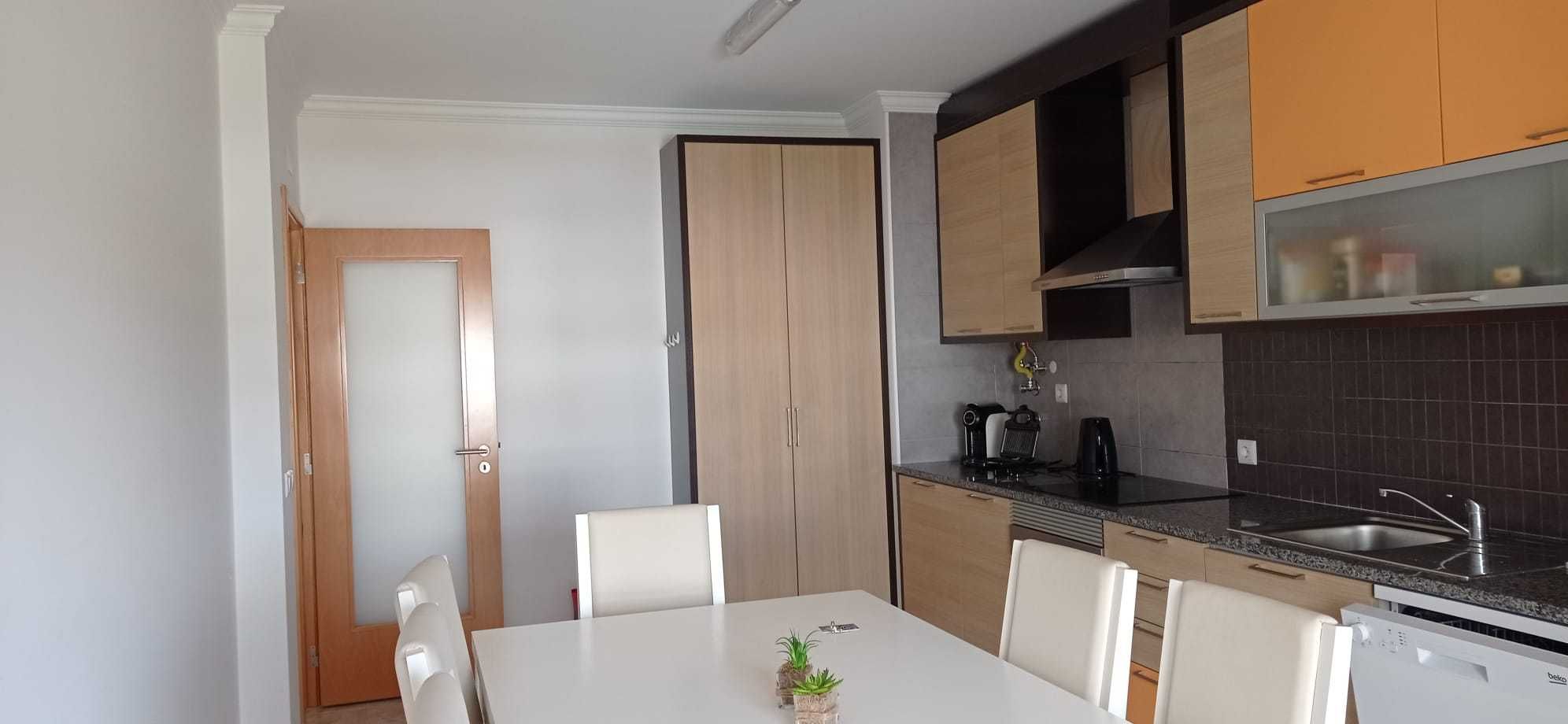 Arrendo T2 com garagem Nazaré