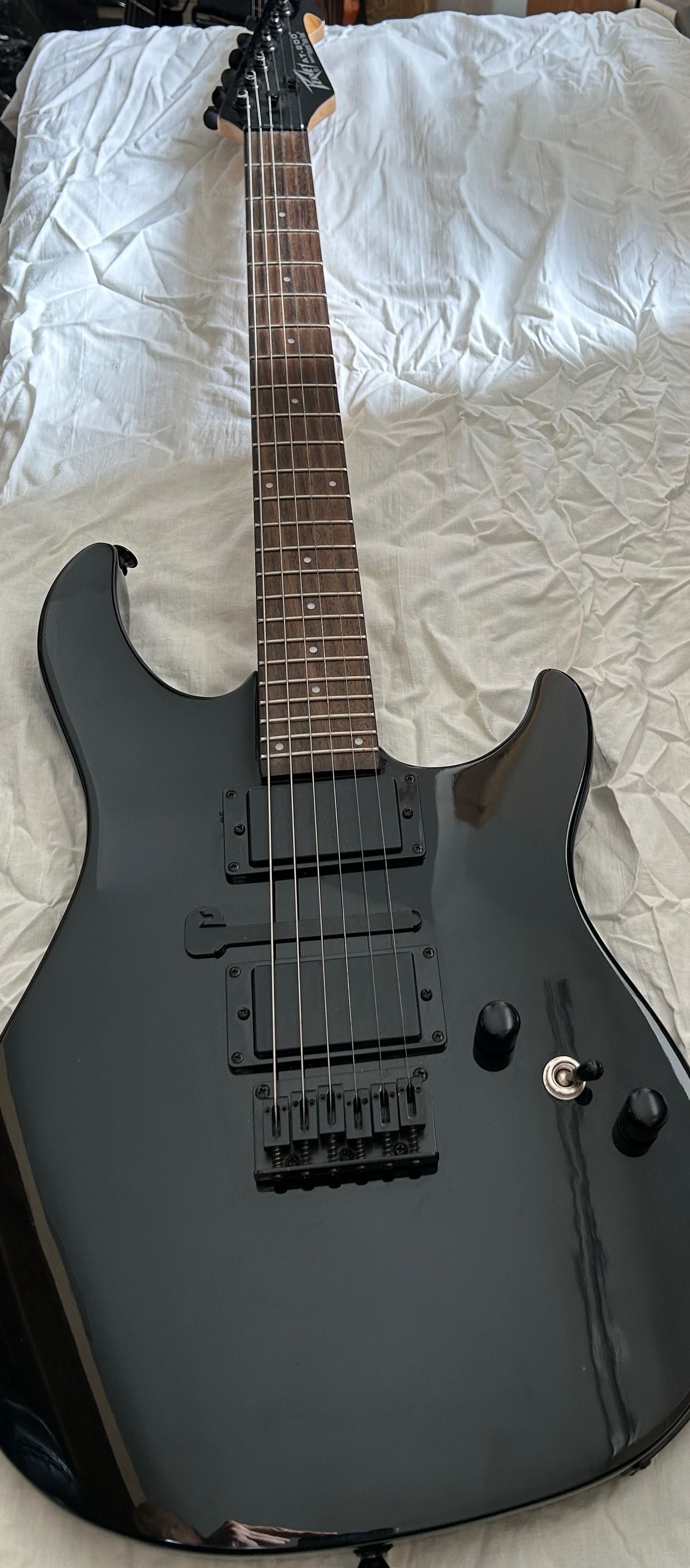 Unikalna gitara Peavey AT-200 z systemem auto strojenia Antares ATG