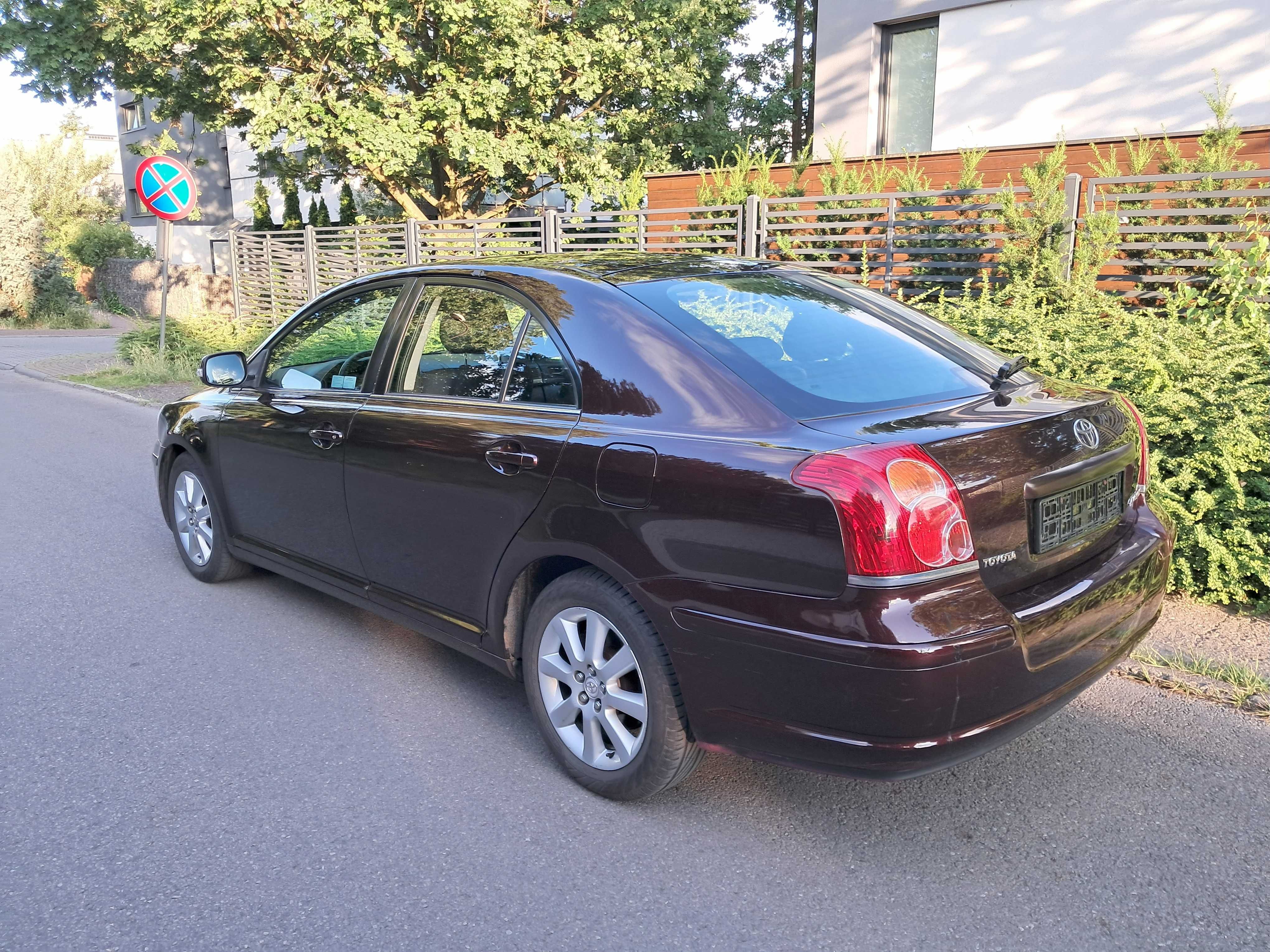 Toyota Avensis II 1.8 beznyna SOL