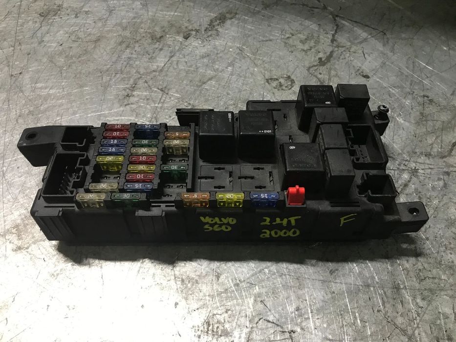 CAIXA DOS FUSIVEIS VOLVO S60 S80 REF. 518322110