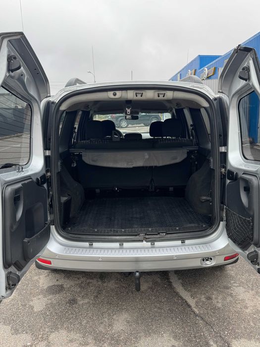 Dacia Logan 1.6 ГБО 2010 пасажир обслужений