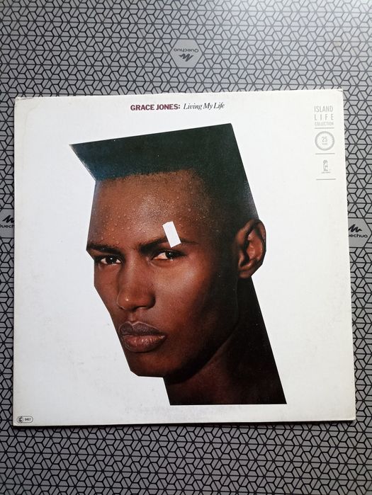 Grace Jones " Living my life"