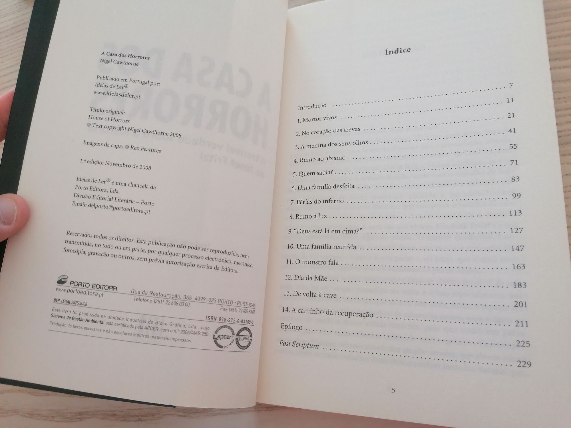 Livro A Casa dos Horrores - Nigel Cawthorne
