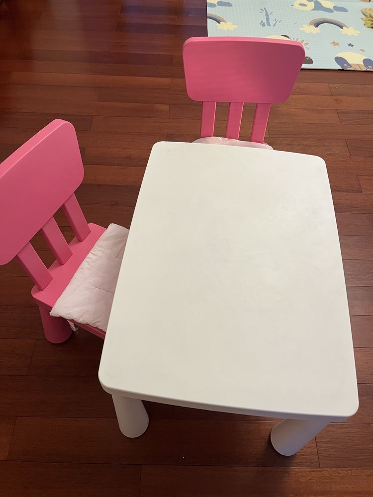 Стіл та два стульчики ikea