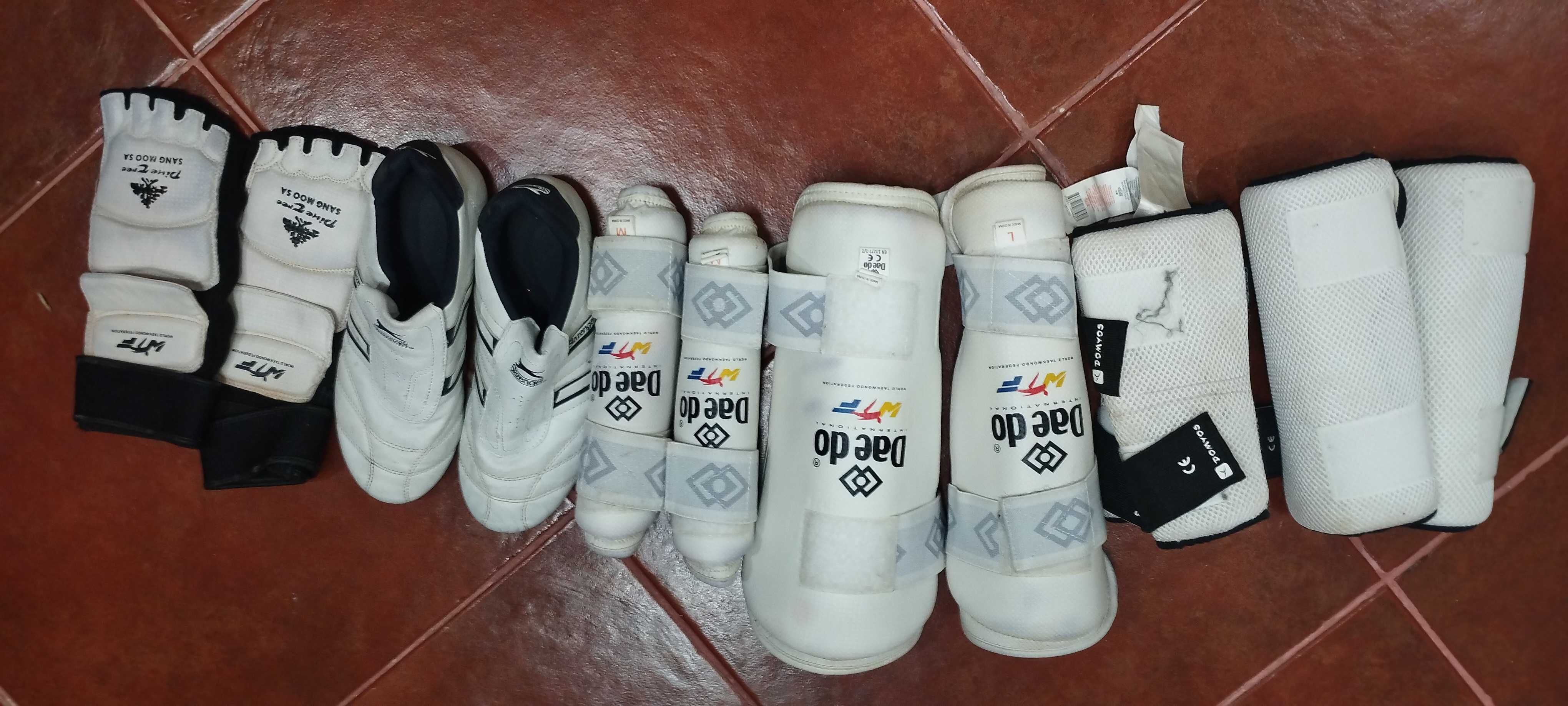 Sapatilhas e Protecções para Combate