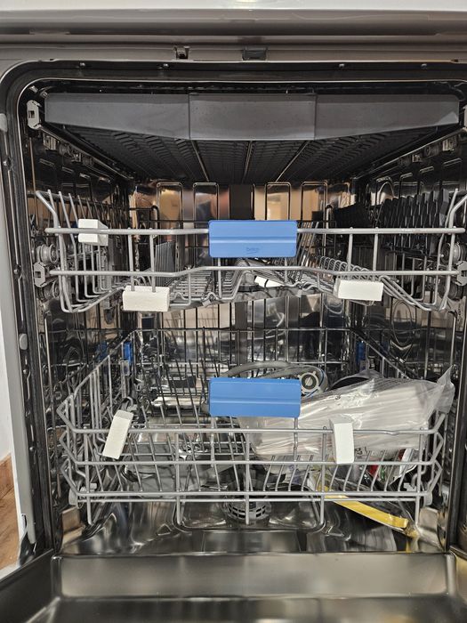 Máquina de Lavar Loiça BEKO - 15 Conjuntos - Branca - Nova c/garantia