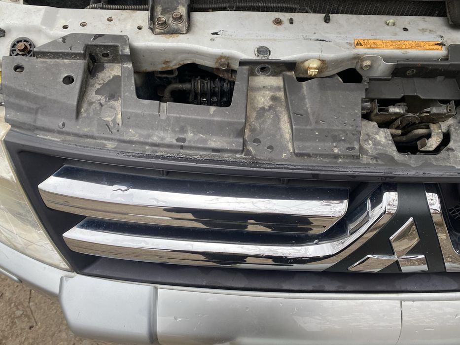 Решітка радіатора Mitsubishi Pajero Wagon 4 паджеро