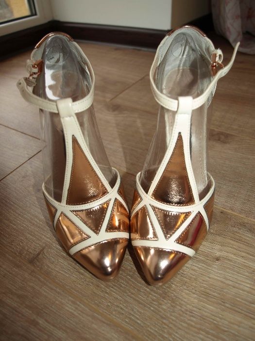 Продам туфли French connection 35 размер 5,5 US