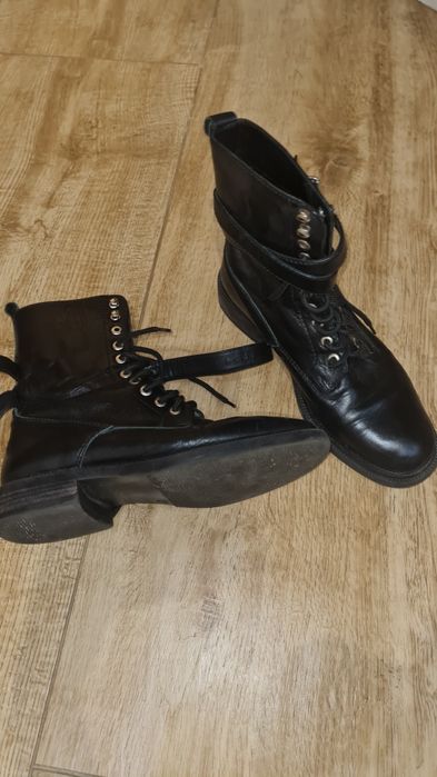 Кожанные мягкие,с красивой застёжкой пооуботинки от Качаровской.о