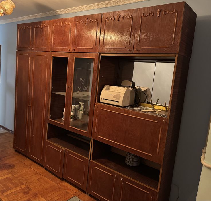 Віддаєм радянську стінку. Самовивіз 23/11/2025