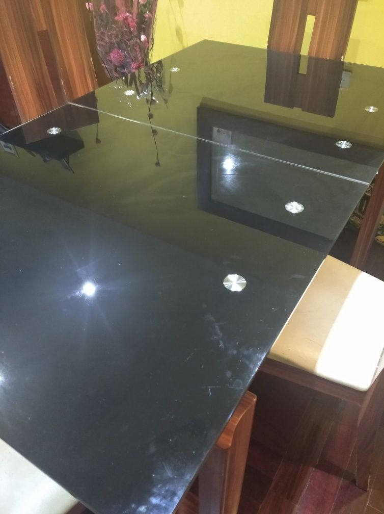 Vendo mesa em vidro e madeira