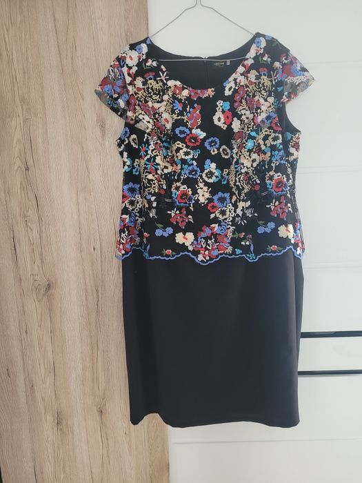 Sukienka wielokolorowa kwiaty kwiatki slub wesele