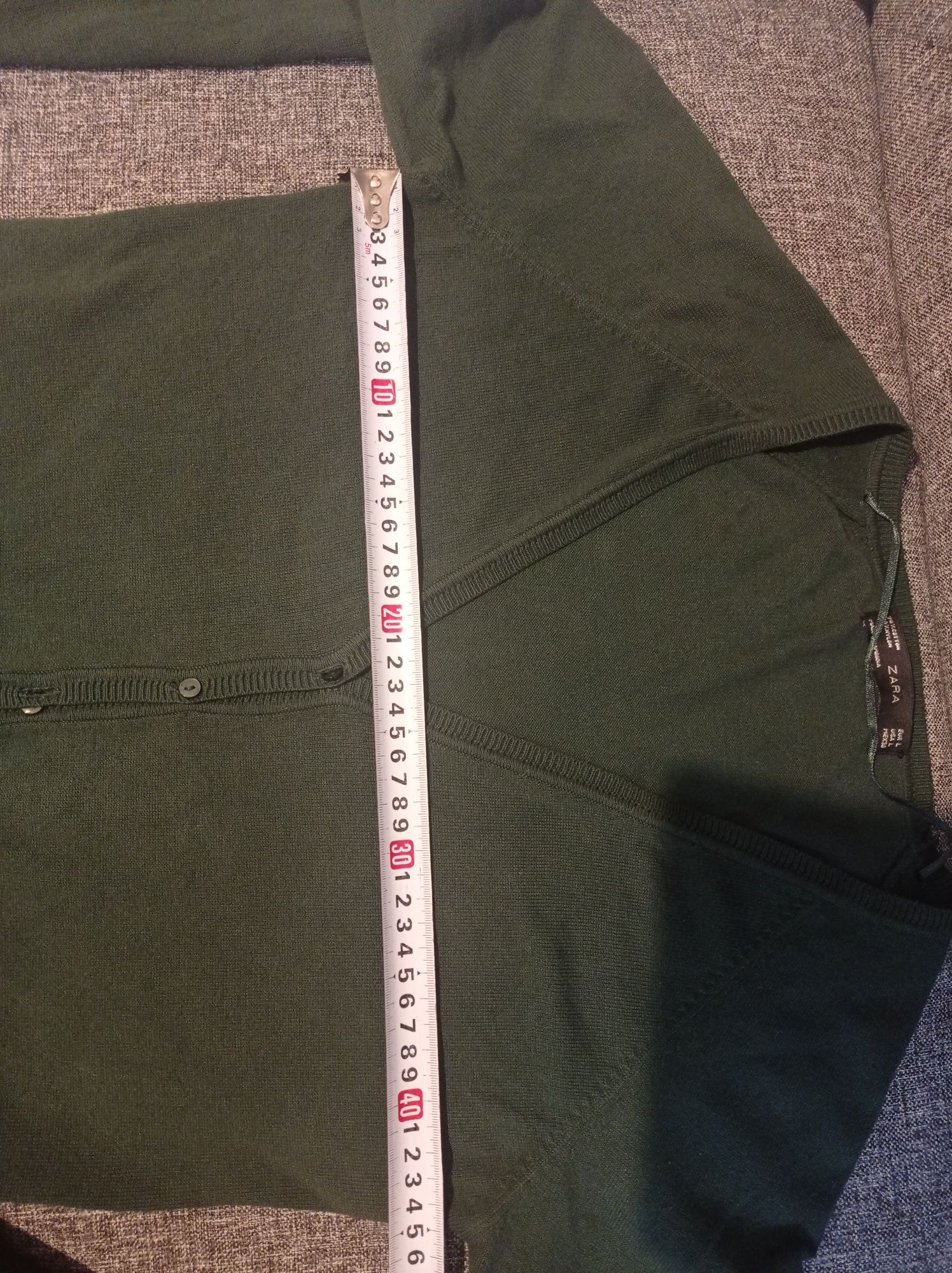 Sweterek zapinany na guziki Zara zielony