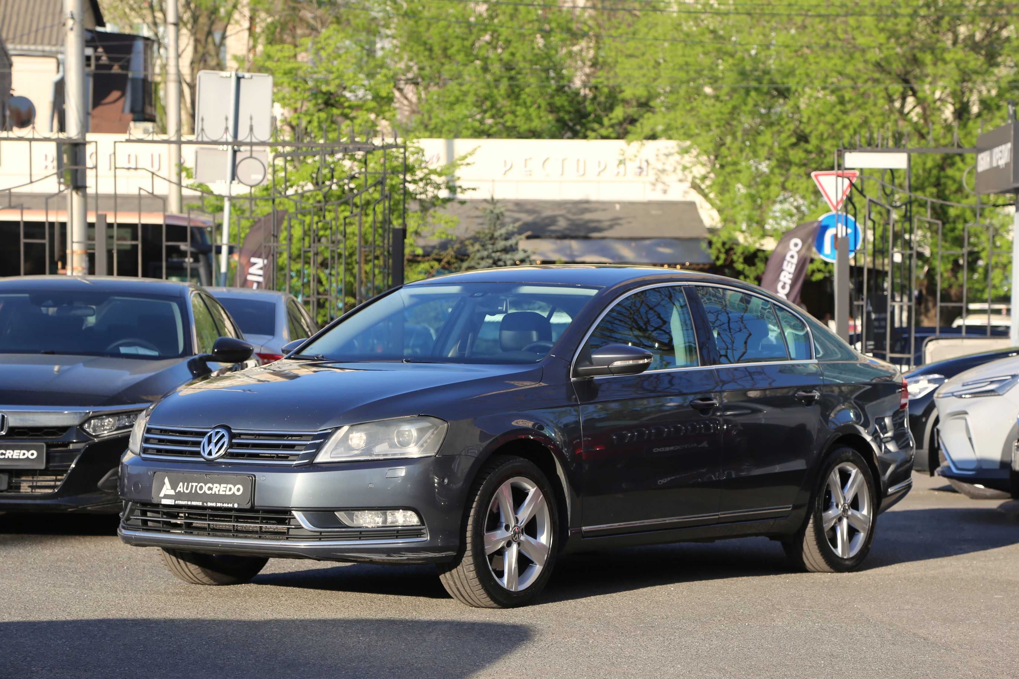 Офіційний Volkswagen Passat 2011 року