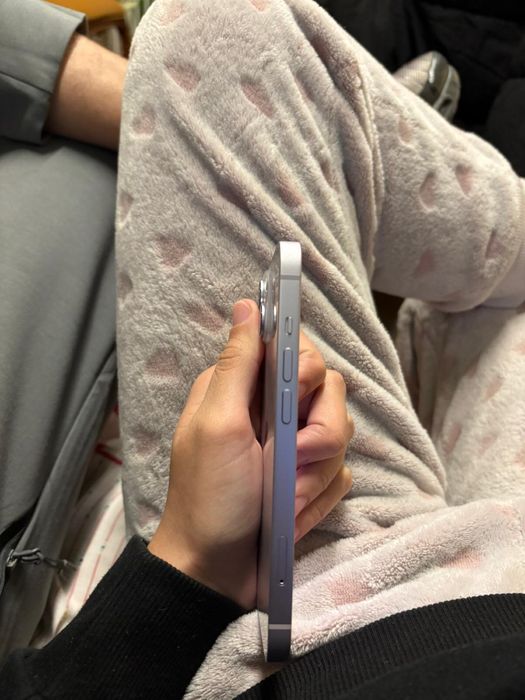 Iphone 14 novo leva carregador