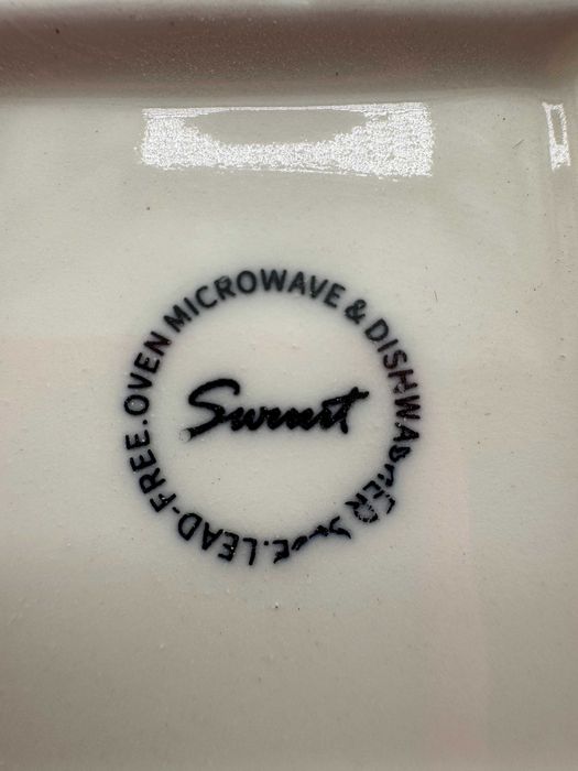 Zestaw małych porcelanowych miseczek ceramicznych na sos sojowy sushi