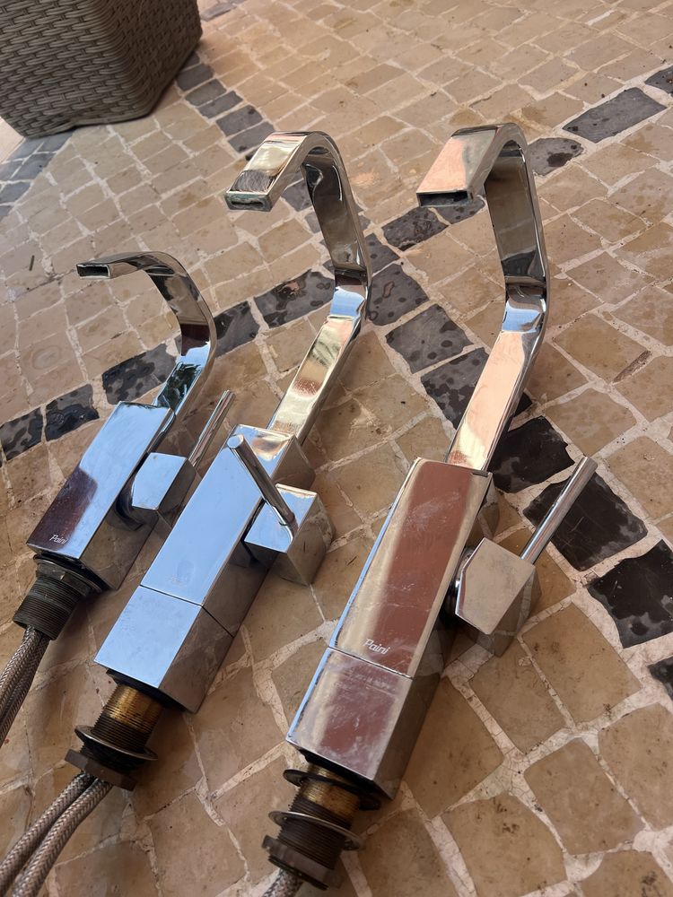 Vendo Conjunto Misturadoras Piani - 2 Lavatorio e 1 Bide