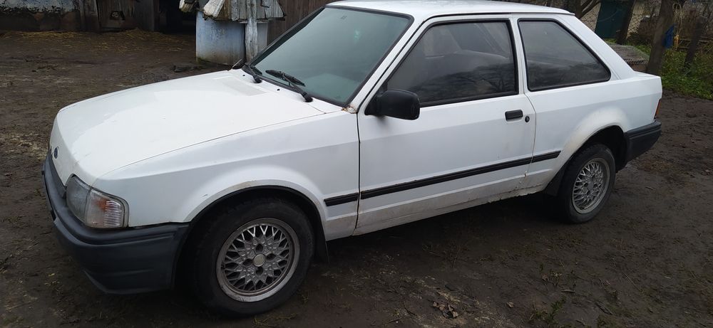 Авто Ford Escort 1.6 бензин Форд Ескорд АКПП
