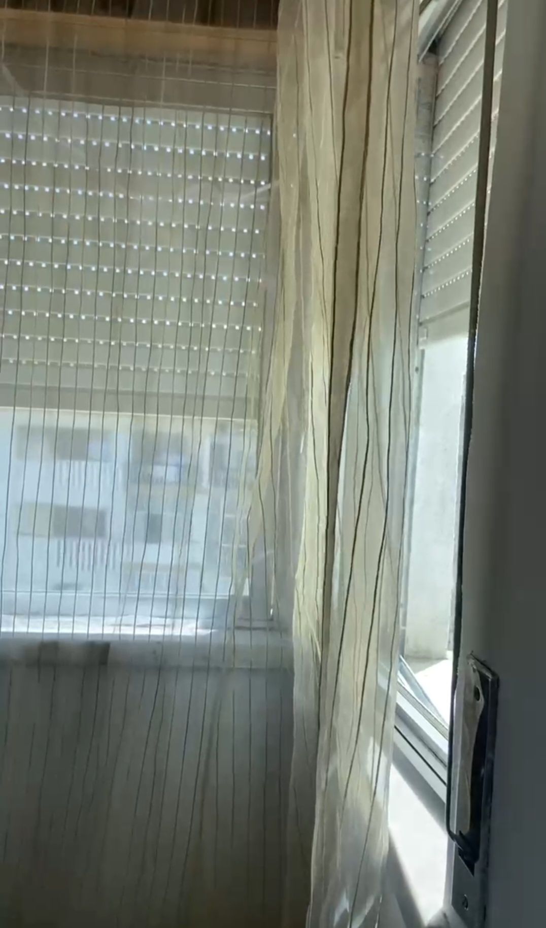 Arrendam-se quarto com cama de Casal