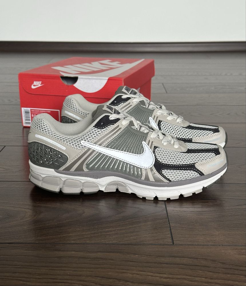 Оригінальні Кросівки Nike Air Zoom Vomero 5 Light Iron Ore Найк зум