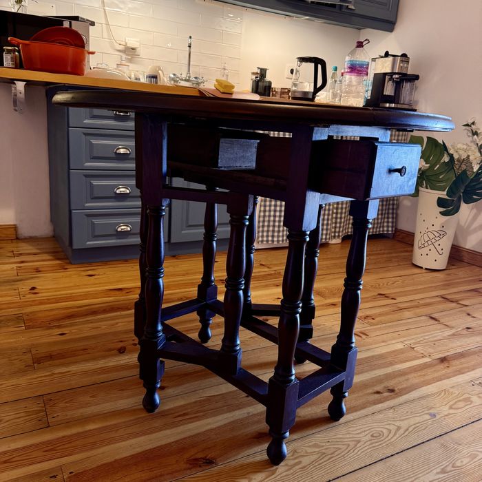 Mesa dobrável de madeira — prática, versátil e com muito charme