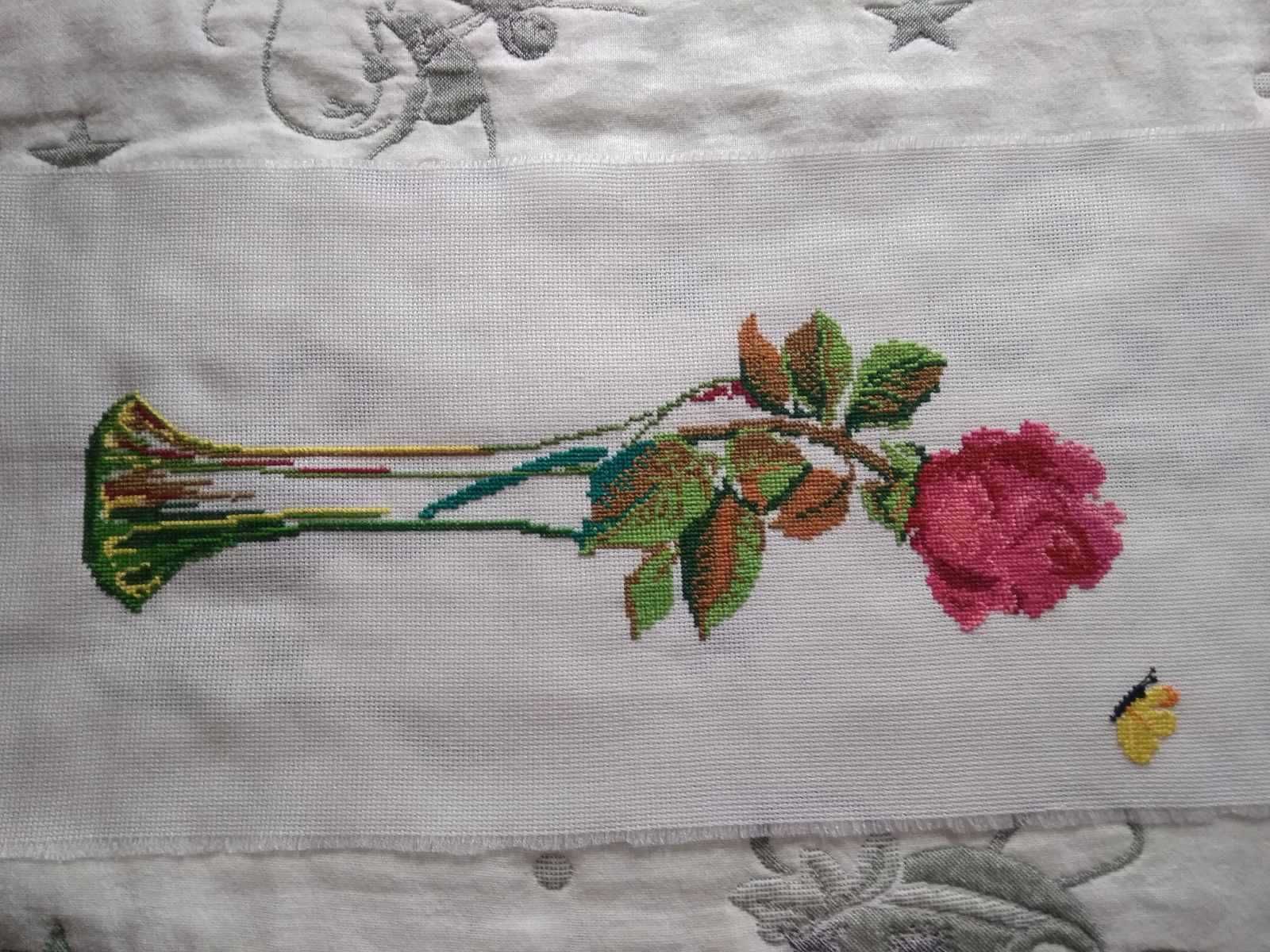 вышивка роза в вазе