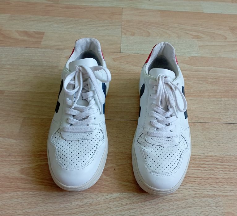 Оригінальні шкіряні  жіночі кросівки Veja розмір 37