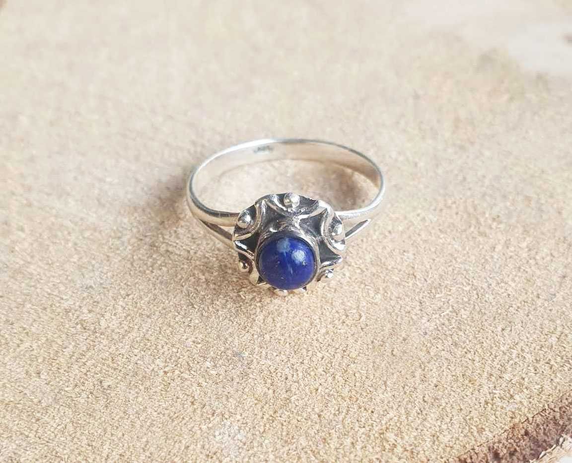 Srebrny pierścionek z lapis lazuli 17