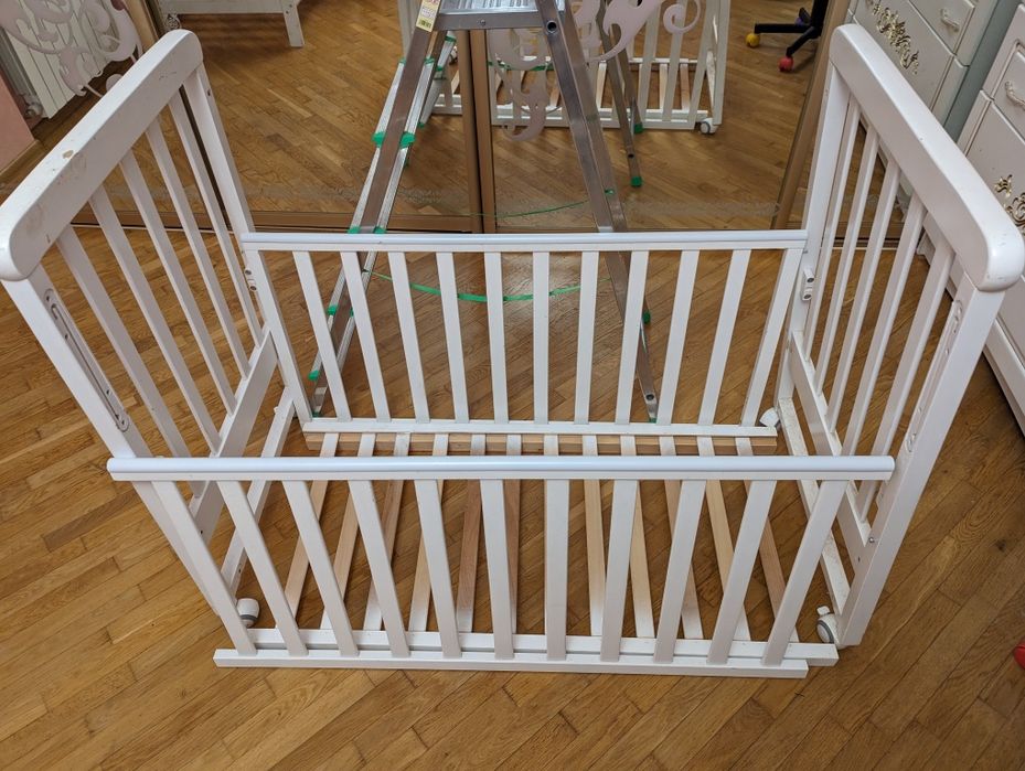 дитяче ліжечко з матрацом