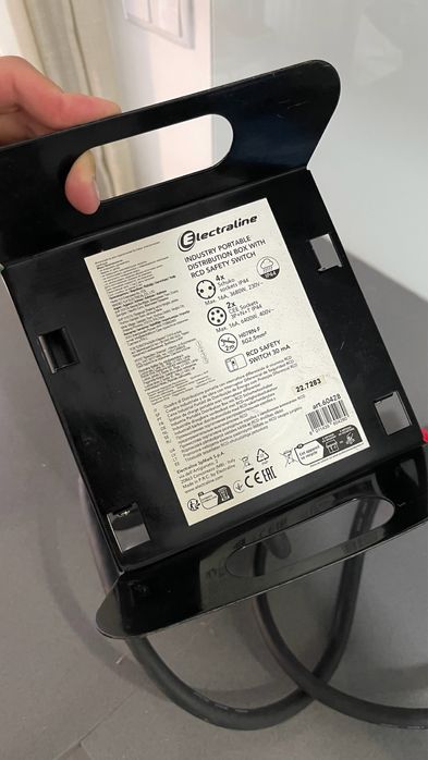 Pimenteiro duas tomadas IEC + 4 tomadas trifásicas