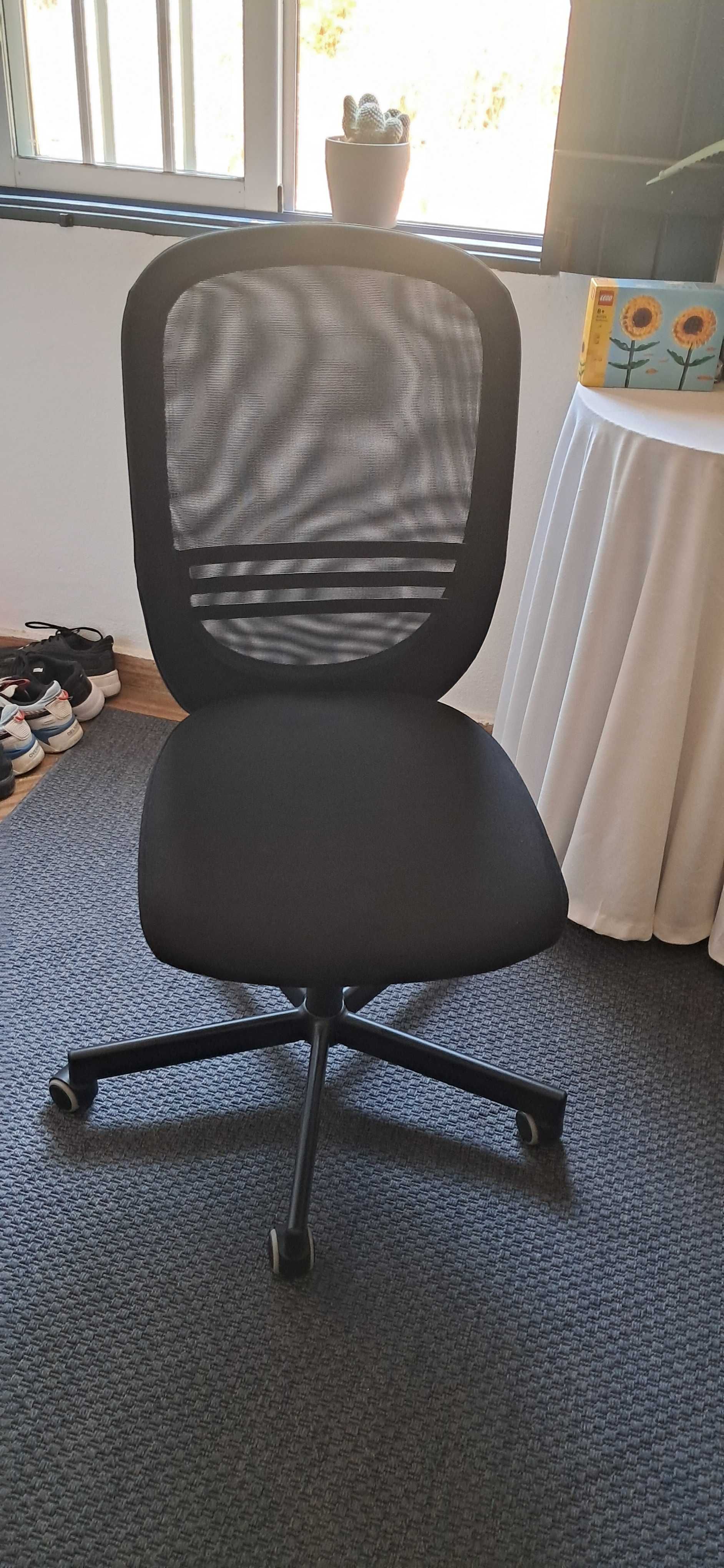 Cadeira giratória de IKEA, preto