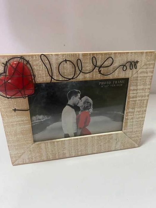 Moldura horizontal em madeira para namorados/casais