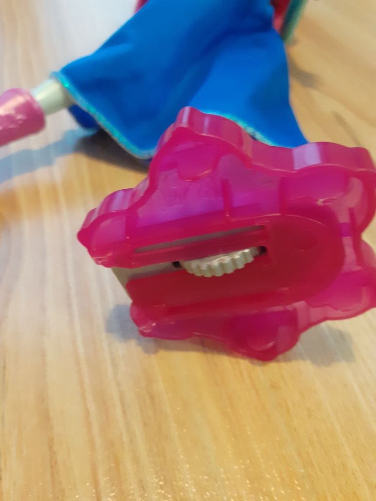 Mattel Disney Kraina Lodu Magiczna Łyżwiarka Anna Lalka