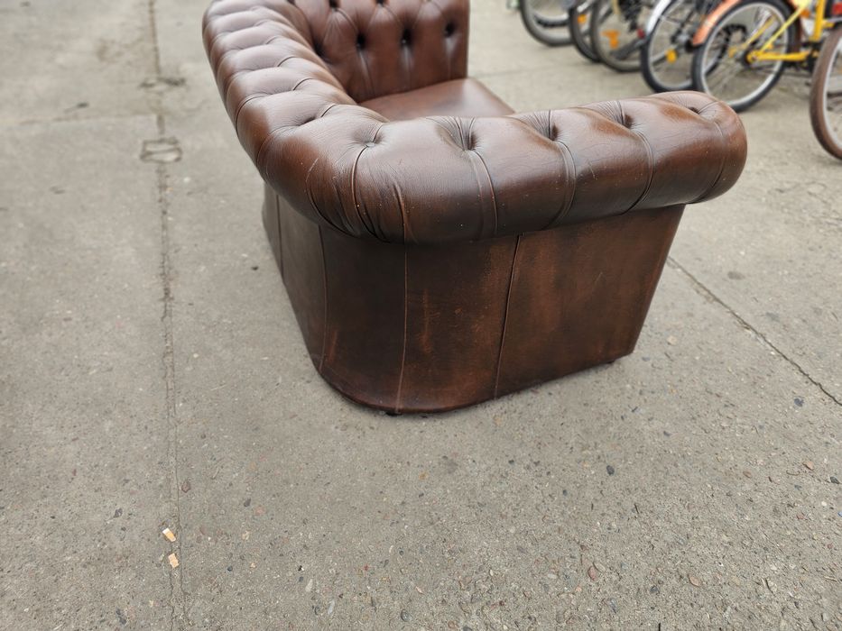 Sofa Chesterfield skórzana brązowa 140cm