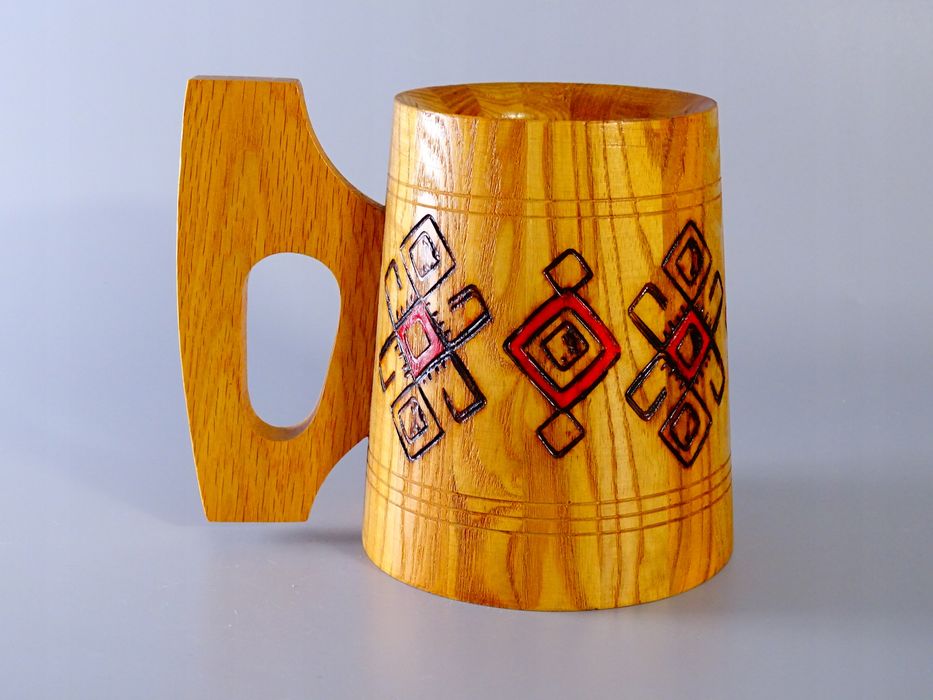 stary drewniany kufel kubek