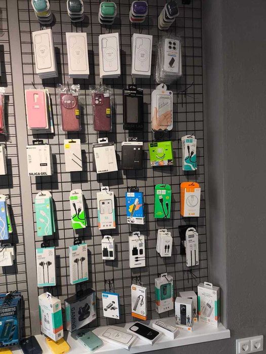 Металеве обладнання для магазинів: сітки, мудборди, гачки, полички