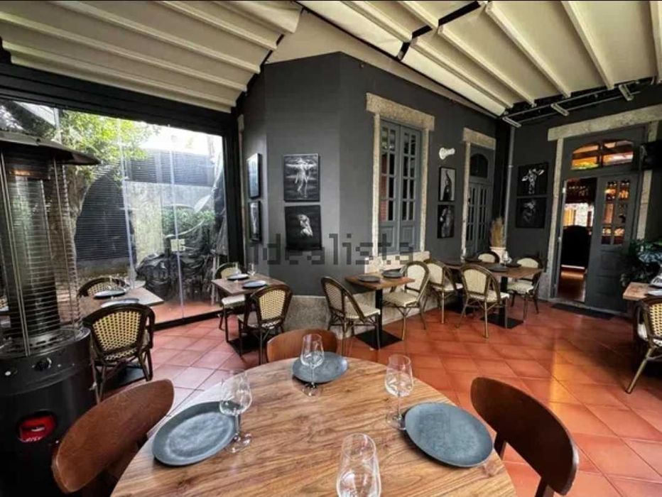 Cocktail bar, restaurante para trespasse na Praça dos Poveiros