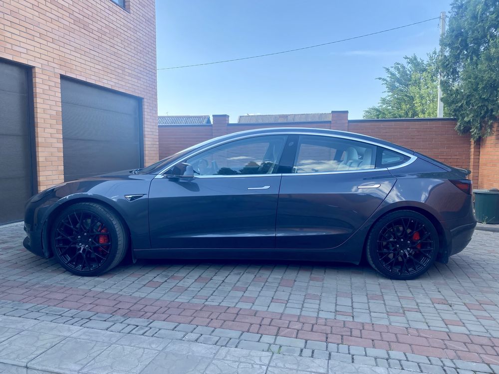 Tesla model 3 PERFORMANCE