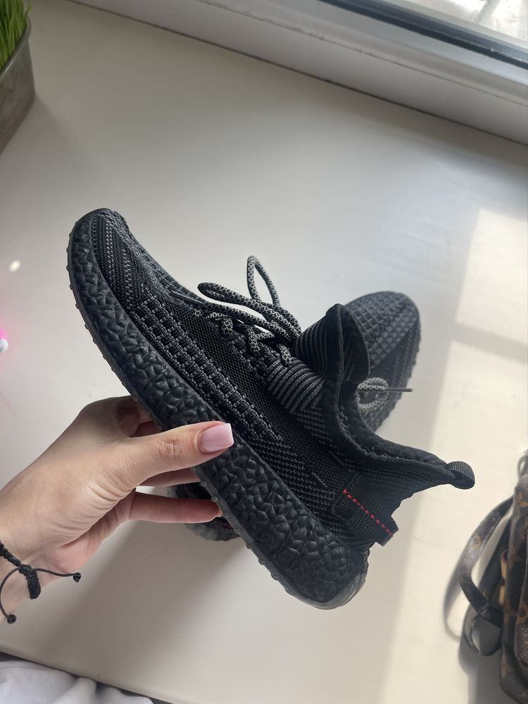 Кроссовки yezzy boost